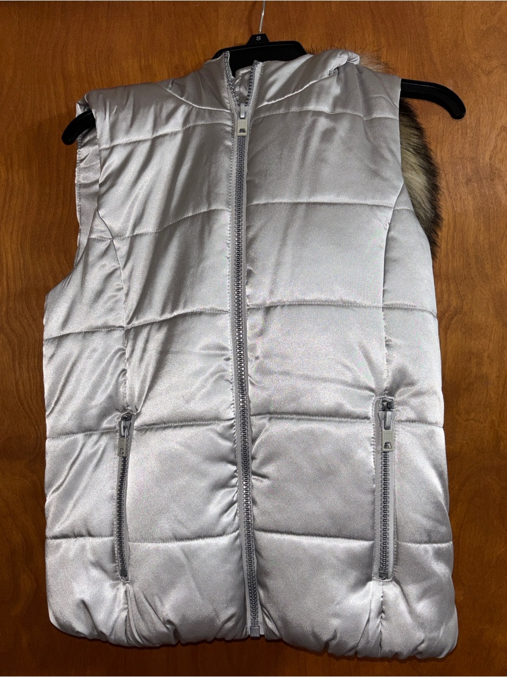 Liz Claiborne Metallic Silver Quilted womens Puffer Vest with faux fur Hood Sz m